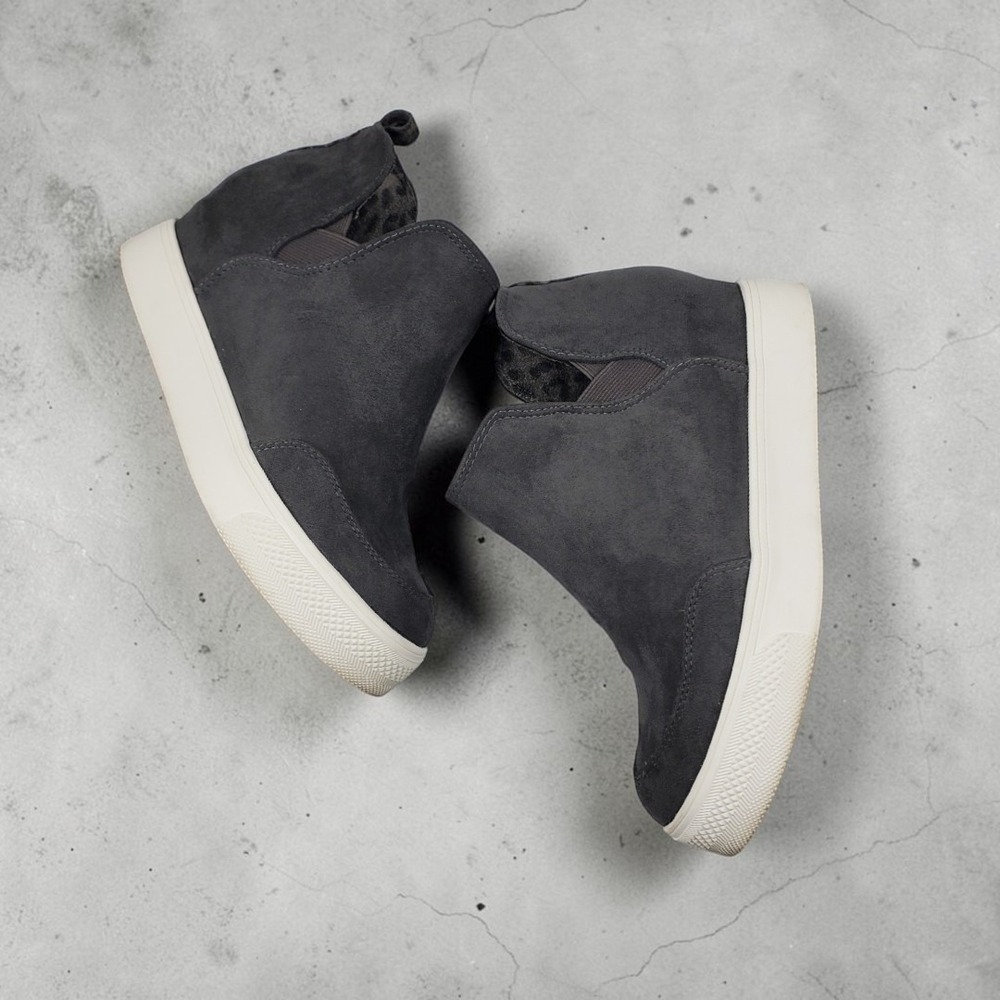 Very G Womens Grey‎ Faux Suede Hidden Wedge Sneaker Booties VGSP0109-032 Size 8